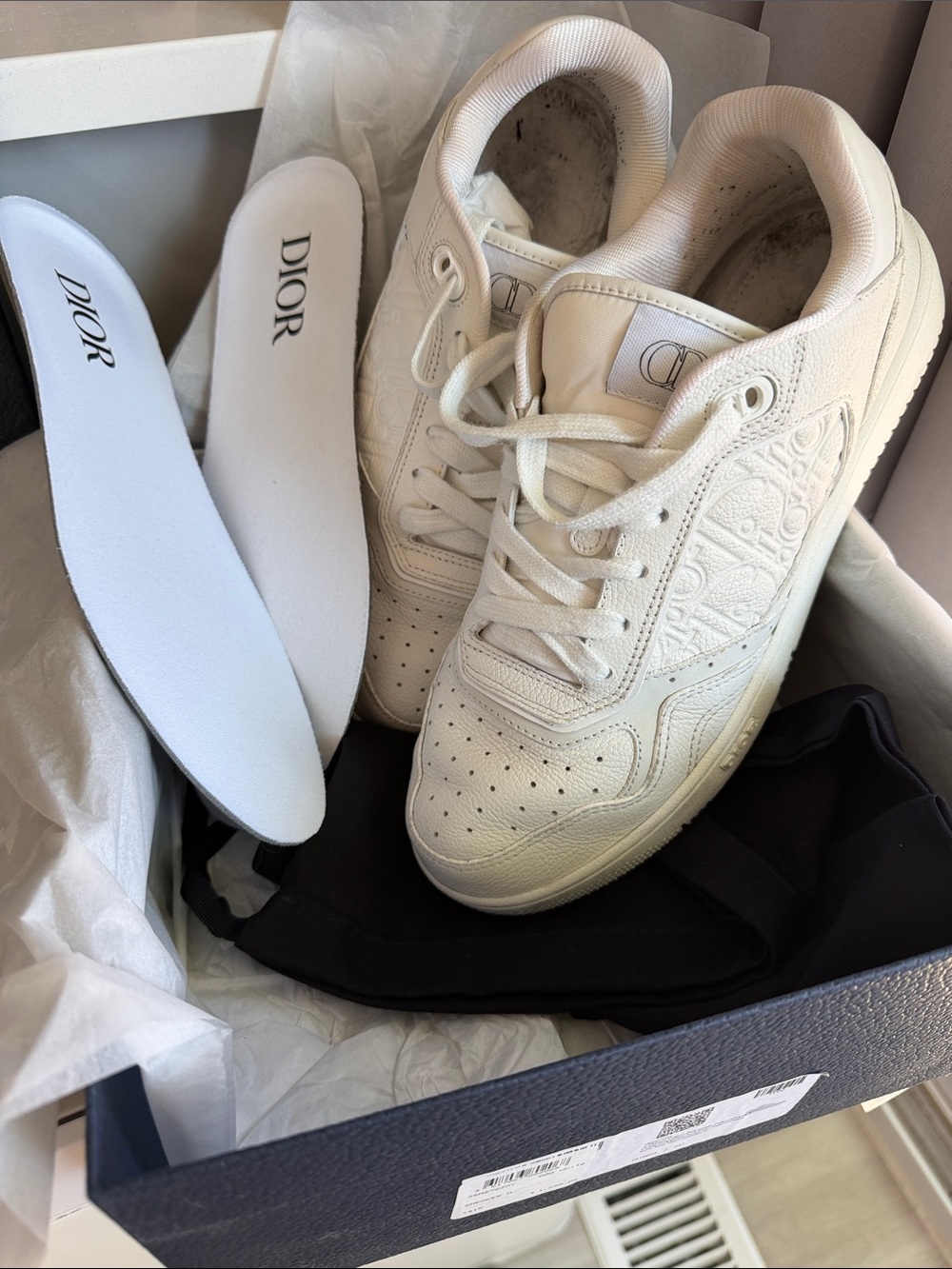 Dior White Embossed Logo Low-Top Sneakers